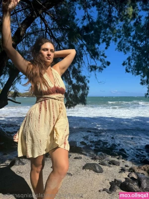 alanainparadise - My sideboobs is pretty much as wide as my waist 😅