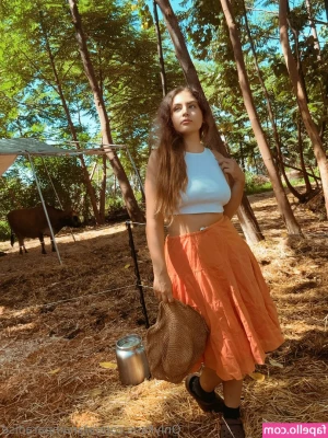 alanainparadise - do you think I should take more pics in my school uniform