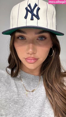 oliviajoann - wanna see my cheeks spreading? 😋