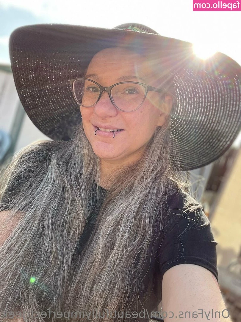 beautifullyimperfectgeek - Did I make you stop scrolling🤪💦💦