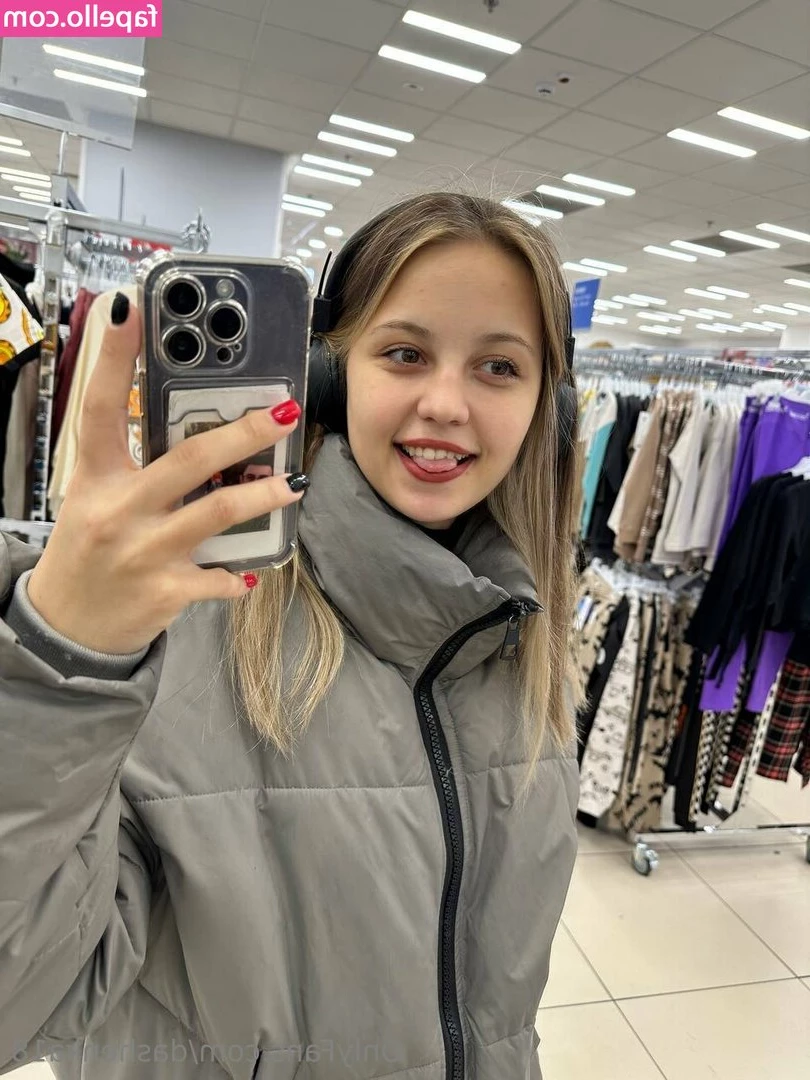 dashenka18 - do you like how her tits sit in the mirror