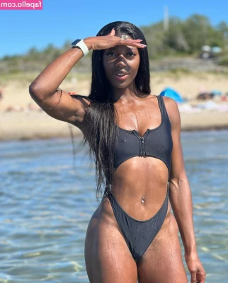 Khaddi Sagnia [ khaddi-sagnia ] - Oops trying to be a good girl😇😈