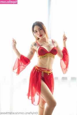 scarlettbeee - Stream started at 06 27 2024 09 47 am