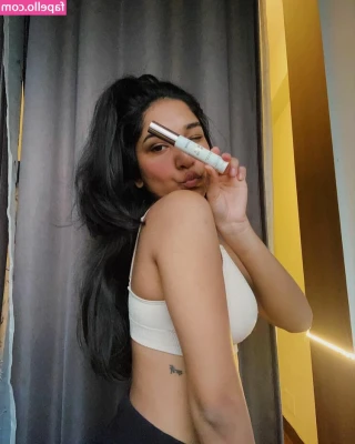  [ roma-gawai ] - Blu Mere’s pussy gets 10x’s wetter during car play. 💦