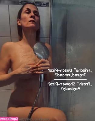 Tanja Lanäus [ tanja-lanus ] - video nylons & heel dangling! Keep the volume low at first, my