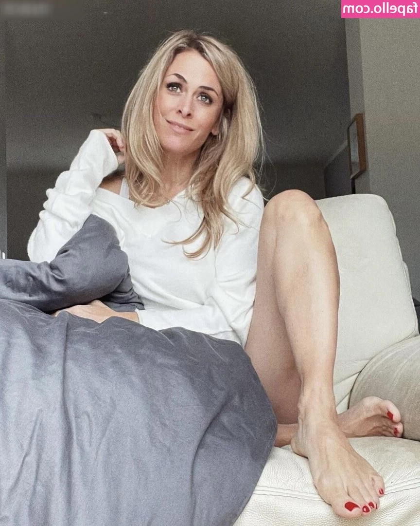 Tanja Lanäus [ tanja-lanus ] - What's for dinner? Wanna eat with me? 😈