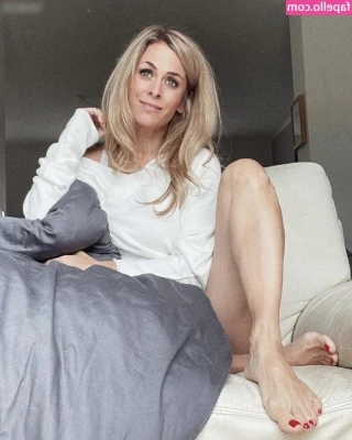 Tanja Lanäus [ tanja-lanus ] - What's for dinner? Wanna eat with me? 😈