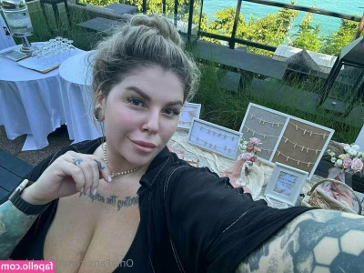 dilylabloom - Goodmorning from your secutary 🤭🖤😈 tip this post 10 for the