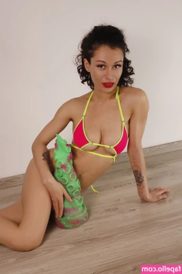 Rocco Siffredi [ rocco-siffredi ] - Do you like this dress? 😏