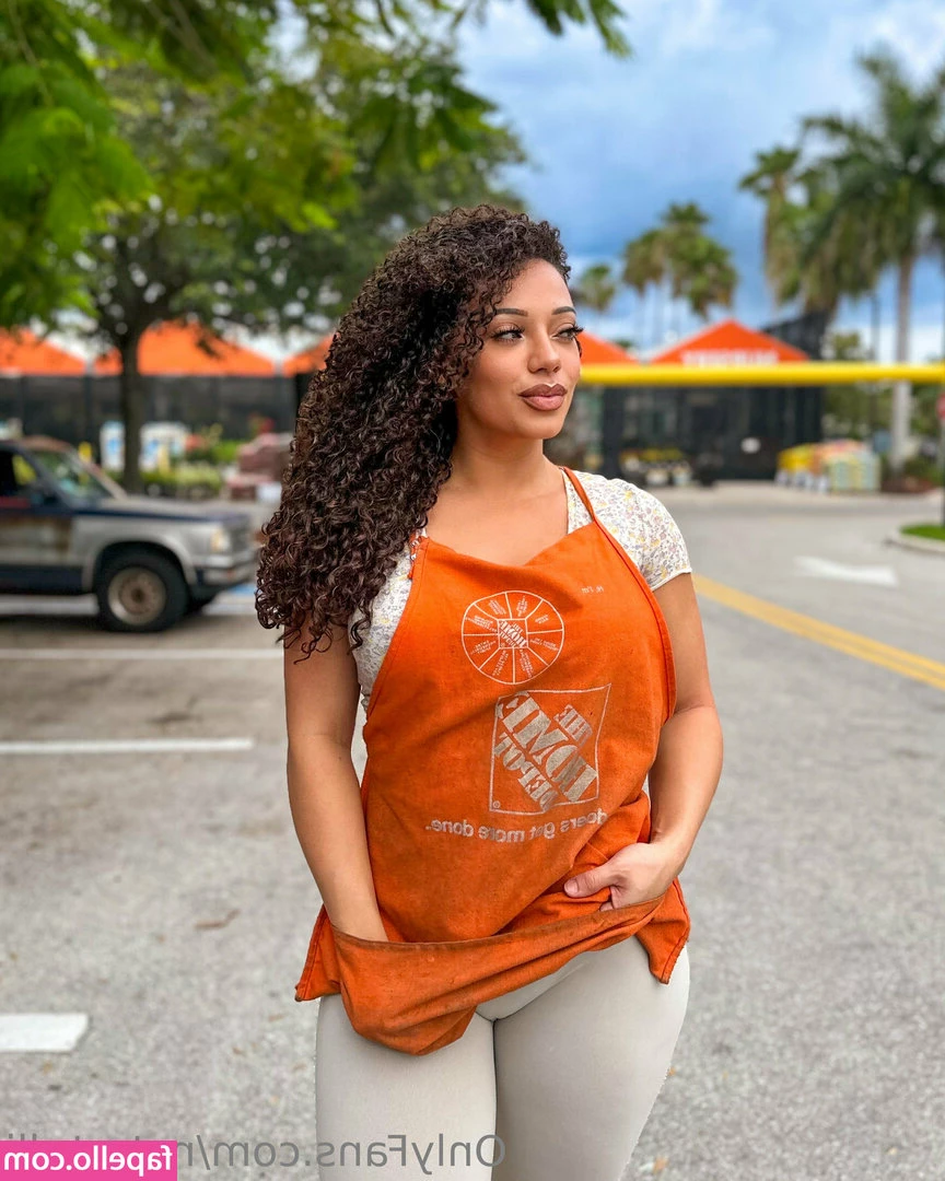 natortelli - Are you a boobs or ass type of guy?😏