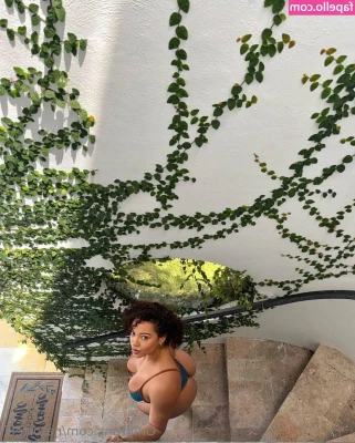 natortelli - 0:32  I’m live on cam! 💚 Look at me playing with my titties!