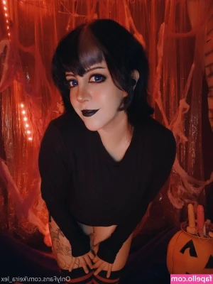 Keira Lex [ keira-lex ] - Admit it  do you like it when a girl dominates you