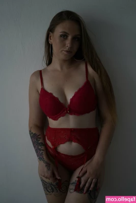 hollyclue [ hollyclue-1 ] - Full package for  20 or see uncensored clips on my paid page or