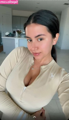 Janexy Sanchez [ janexy-sanchez-6 ] - Neck kissing 😘 fetish by @alex_charger ❤️‍🔥 wanna see
