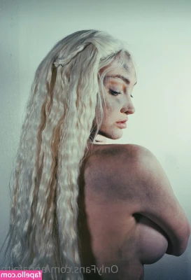 annafaithfree - Happy Thursday! 💕 hit me up in the DMs I’ll be on today ready to