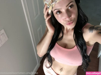 noelleeaston - I was wearing glasses and a leopard print dress and ejaculated into a part 1