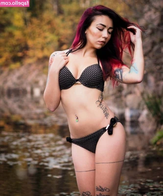 Anne Samanta Schubert [ anne-samanta-schubert ] - wanna see me without undies on? i never wear underwear with dresses