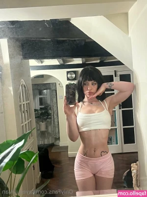Faye Sullivan [ faye-sullivan ] - Curated Content Set