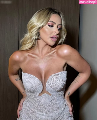 Hadise - for the men that are weak for feet