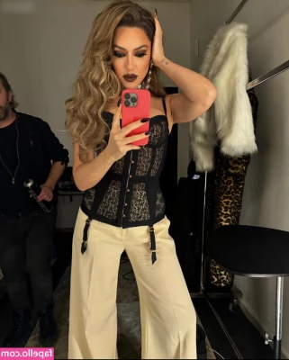 Hadise - Are you stupid or u want me to sit on your face  Of course you re