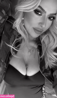 Hadise - I’m all natural and playing with my titties today 😸