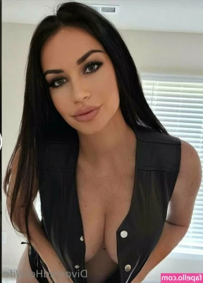 divorcedhotwife - I don't have enough followers to justify subscription so I'm just