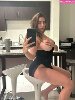 Lyss Savage [ lyss-savage ] - Bow down foot boy!