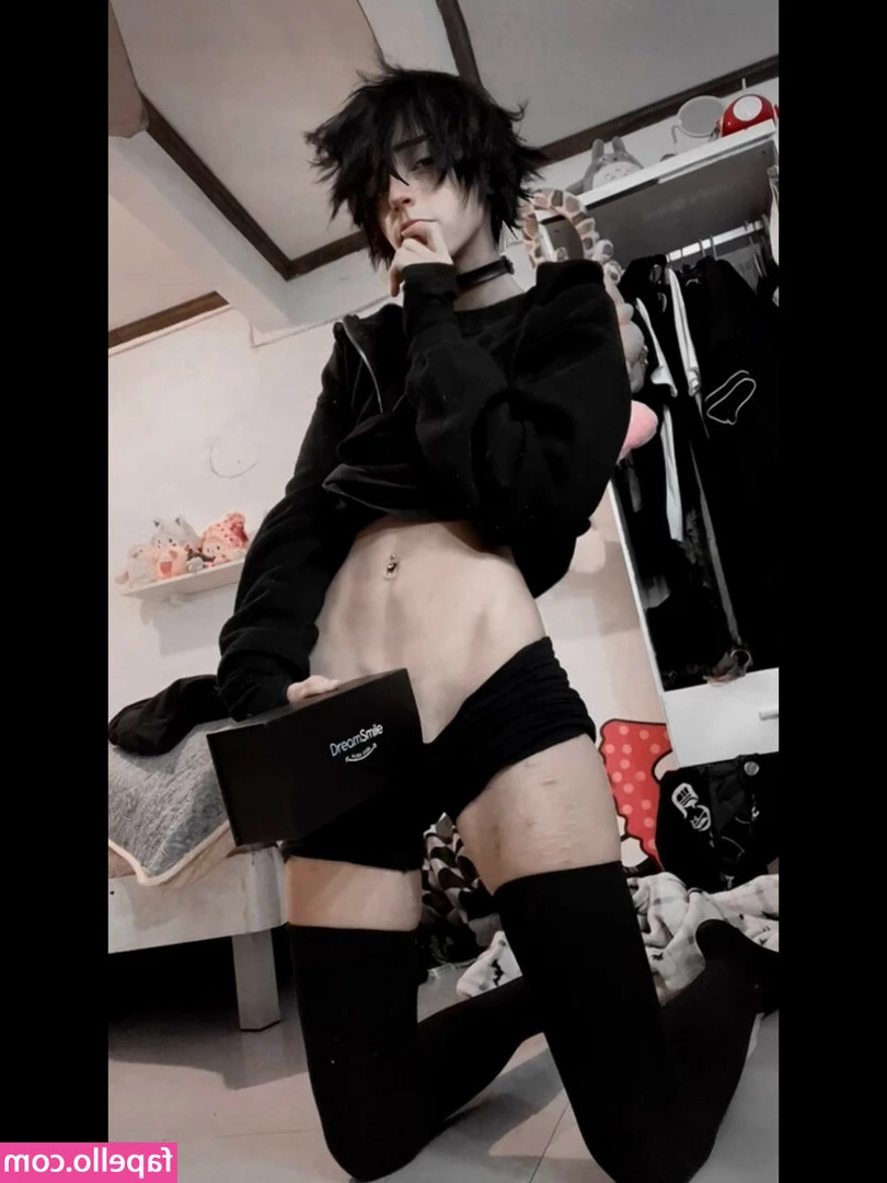 1creppy - Go like 20 of my posts right now if you would lick my pussy all day