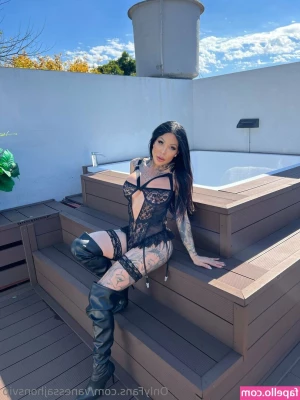 vanessajhonsvip - Goeie avond lieverds  Hoe was jullie dinsdag  Na het sporten  douchen