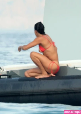 Michelle Rodriguez [ michelle-rodriguez ] - Feeling cheeky tonight   Come see how cheeky I can be
