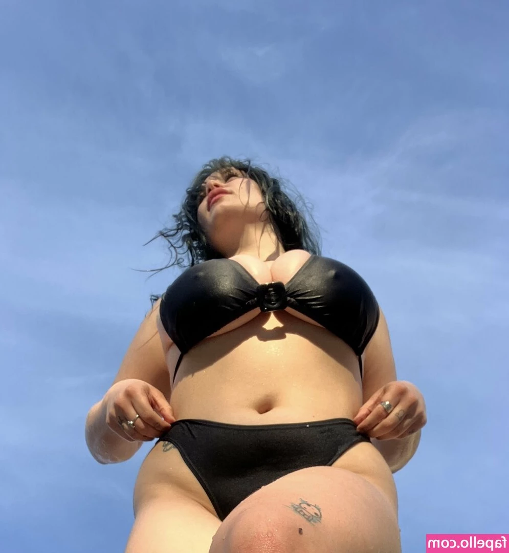 Lexie Vee [ lexie-vee ] - Is calvin klein cute xx