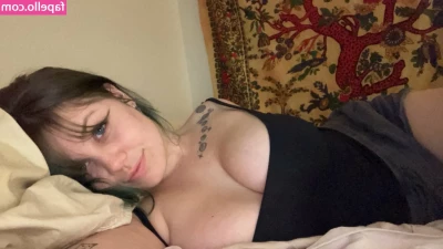 Lexie Vee [ lexie-vee ] - In the evening  my body and soul  tired of the day  yearn for