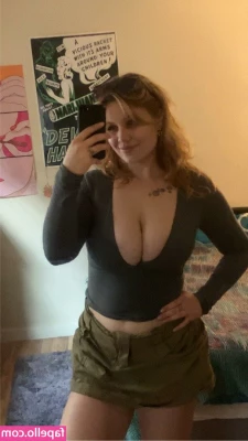 Lexie Vee [ lexie-vee ] - Not good for going out, rigth?