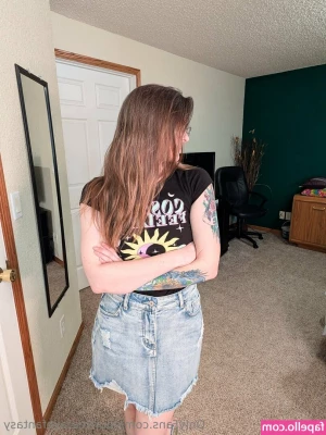 yourfreefayefantasy - I like to tease men that can’t have me.
