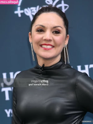 Laura Tobin [ laura-tobin ] - Thick and Beefy