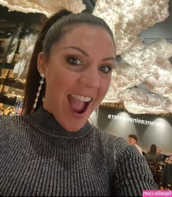 Laura Tobin [ laura-tobin ] - Where was everyone during the live you missed the best one yet i got