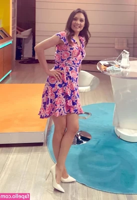 Laura Tobin [ laura-tobin ] - Trying on my new gift. Make sure you guys check out my wishlist