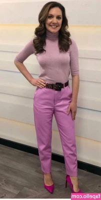 Laura Tobin [ laura-tobin ] - Crouched down and ready to pounce!!