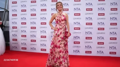 Laura Tobin [ laura-tobin ] - A little tease