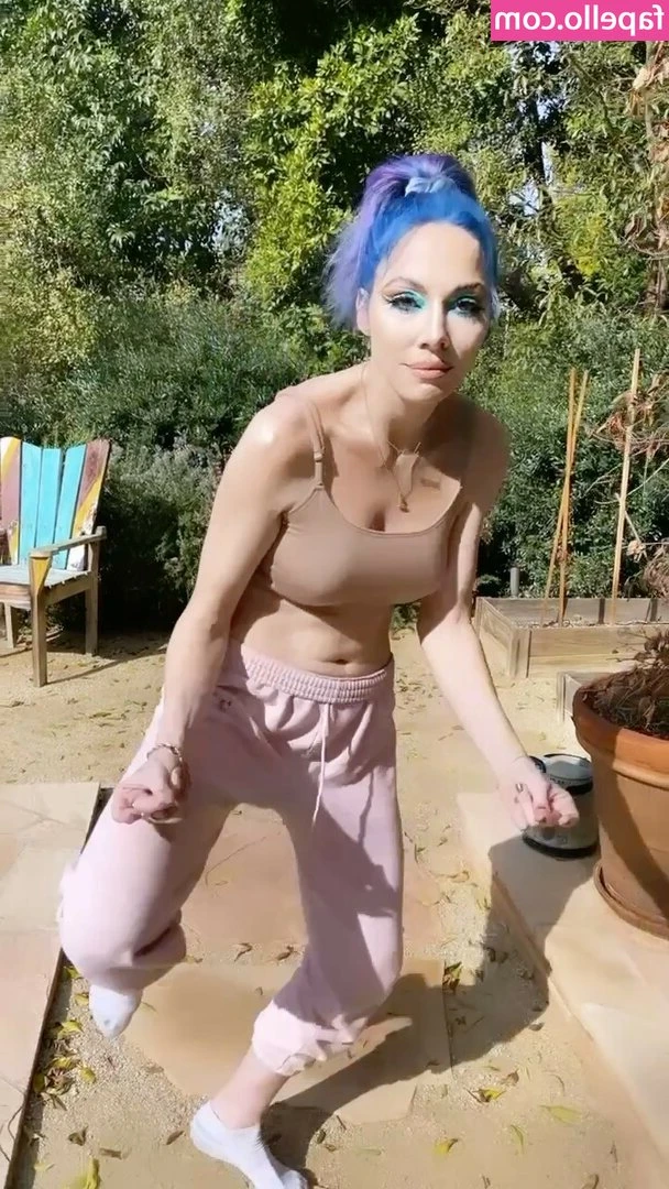 Whitney Cummings [ whitney-cummings ] - Get your dick rated for $10 on this post instead of $20! plus get a