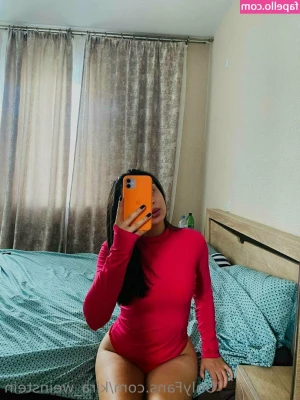 kirarealbabe - Who wants to come to my pool party? 👙🩳 sexynatgvip.com 🔞