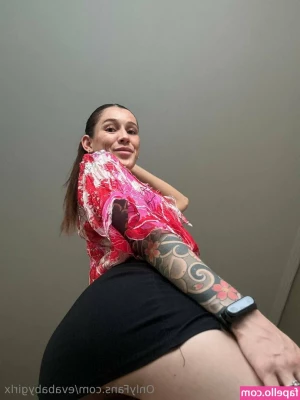 evababygirlx - Bathtub tits   I m getting ready to go out to my friends birthday