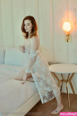 Sabrina Lynn [ sabrina-lynn ] - Naked workout? 😏 Why not 😈💦🍆🍆🍆👀🔥  Shot by