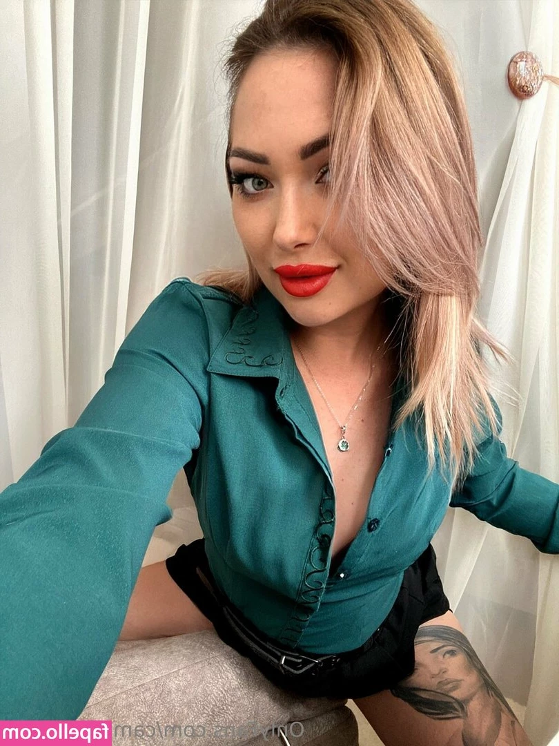 camellia_home [ camellia-home ] - Love, like this and I will make your fantasies come true 🙈😈