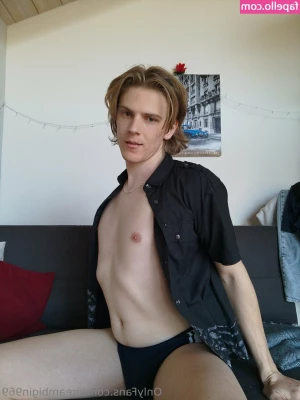 dreambigin969 - I m gonna film some content later today  Any ideas