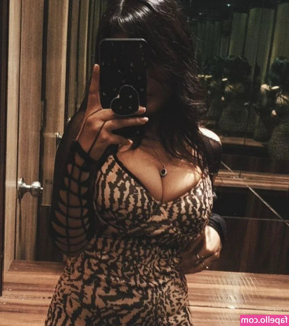 Rashi Singh [ rashi-singh ] - Opinion on fishnets?