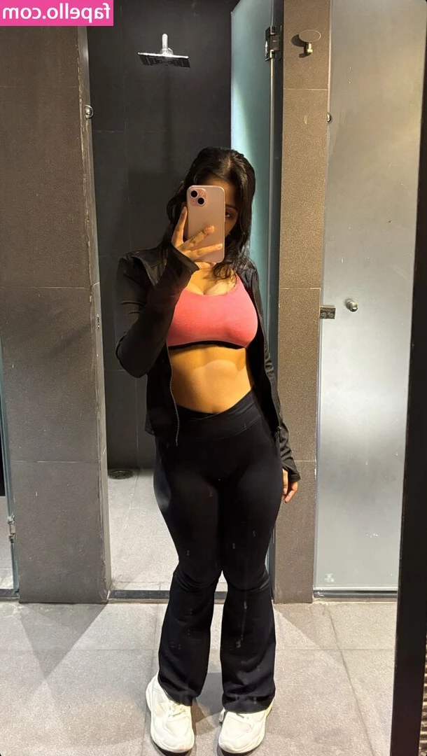 Rashi Singh [ rashi-singh ] - Hangin around this morning 😜