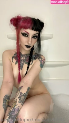 xxgothdollyxx - It's almost new years, start it off right by watching a massive