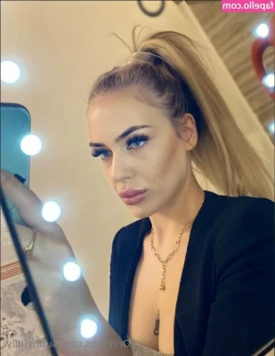 sunnyjully - 1,2, or 3 ? do you want them in your face daddy ?