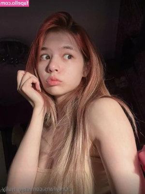 sunnyjully - Happy hump day 😘🍑😈♥️